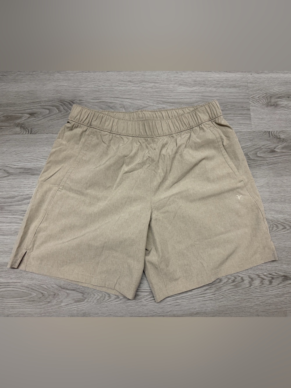 Old Navy Men’s Essential Performance Shorts 7” Inseam Beige Oatmeal like new